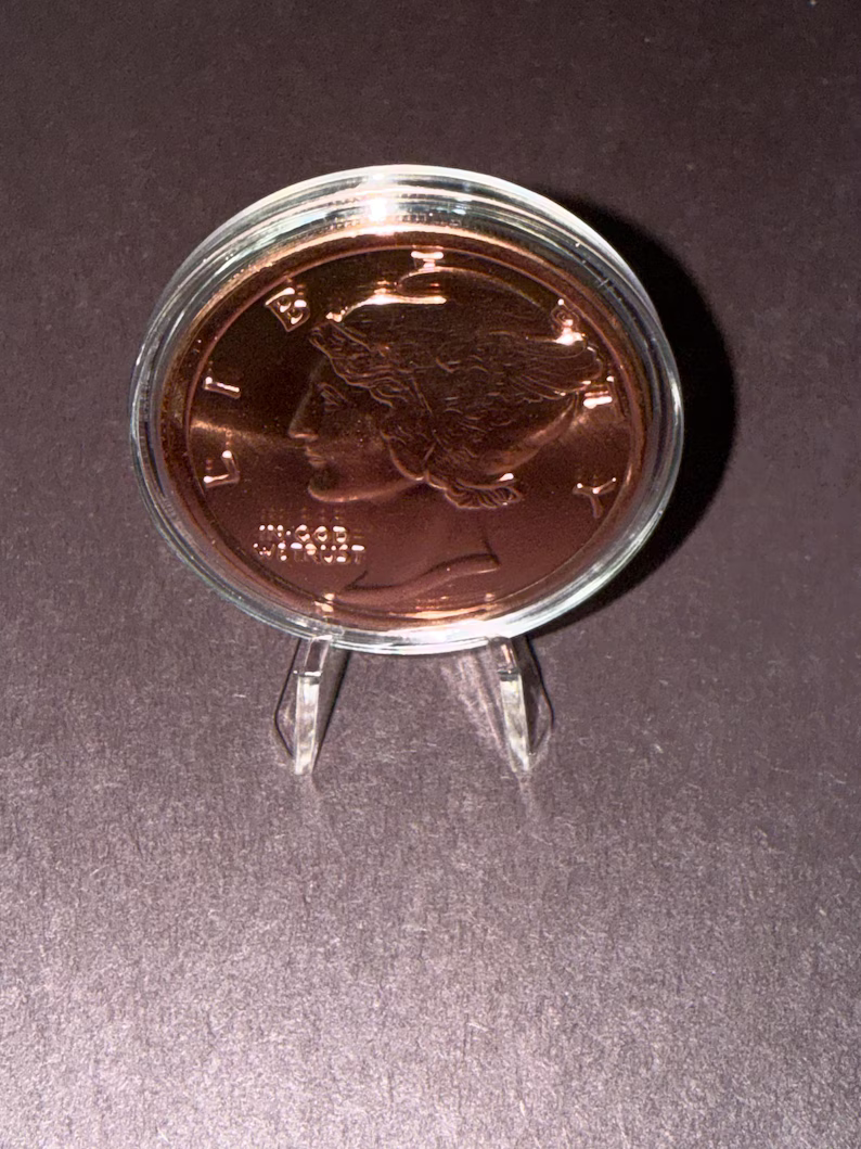 1 oz .999 Fine Copper Round Liberty Head w Case & Stand Collectible Coin