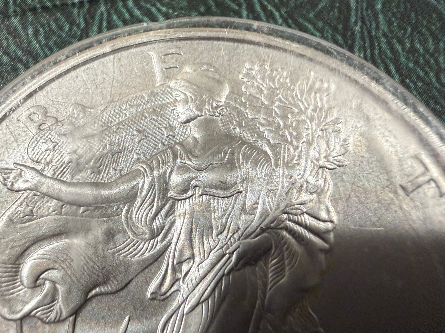 2004 American Silver Eagle 1 oz .999 Fine Silver $1 BU Uncirculated Coin