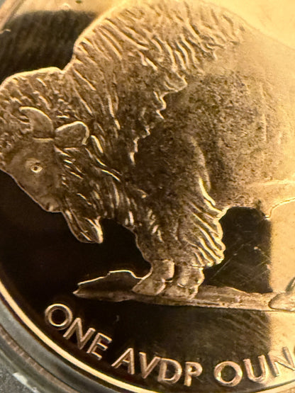 1 oz .999 Fine Copper Buffalo Round Coin w Capsule & Display Stand