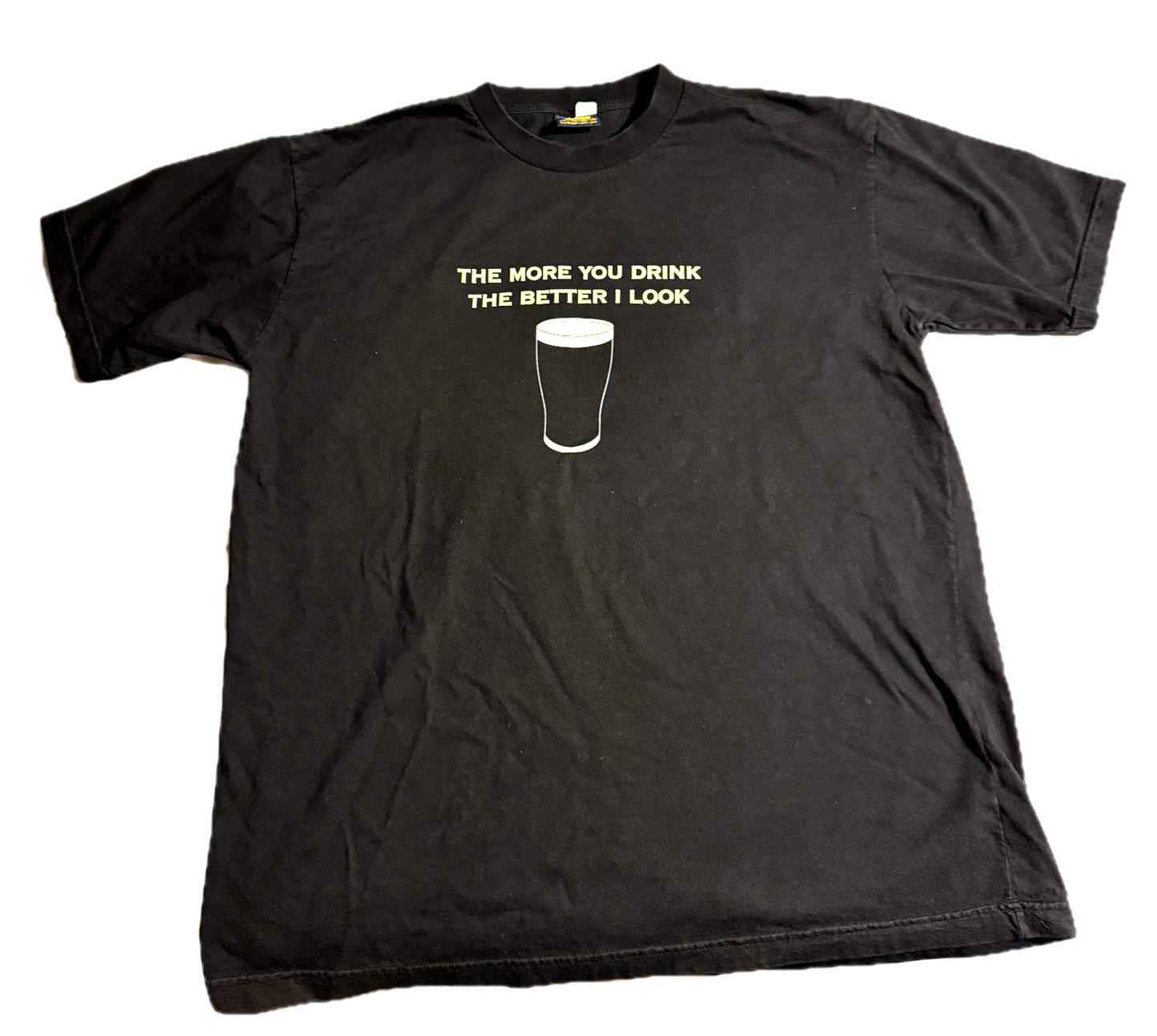 Vintage Kilkenny Pub Restaurant Pattaya Thailand Graphic T-Shirt Tee