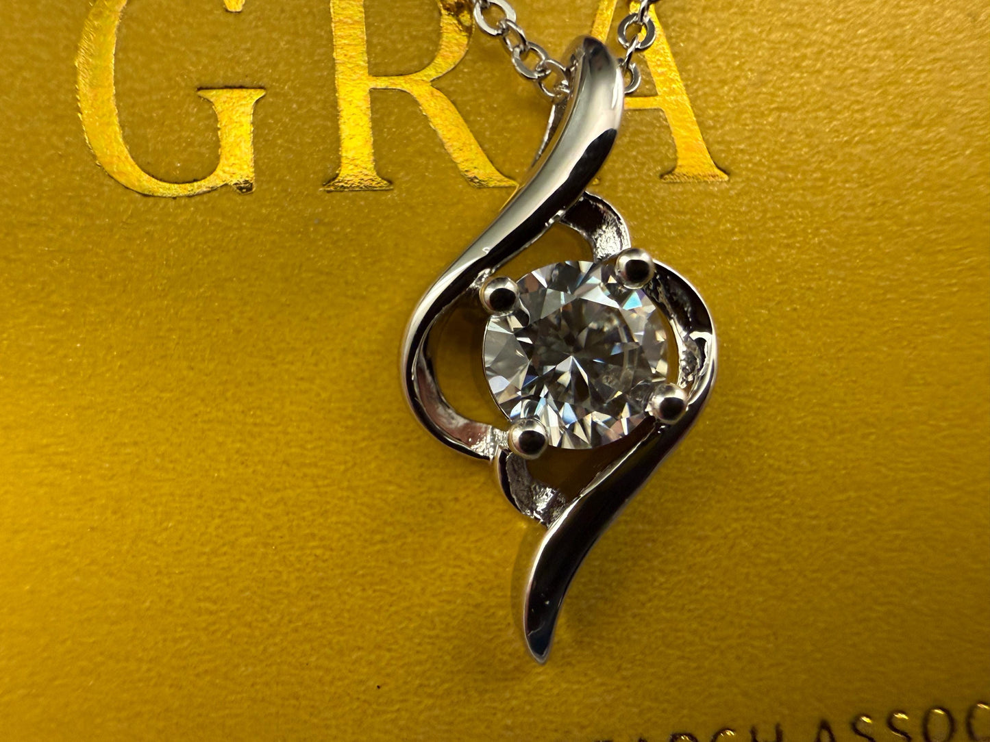 GRA Certified 1.0Ct D Color Moissanite Pendant Necklace Round Brilliant Solitaire