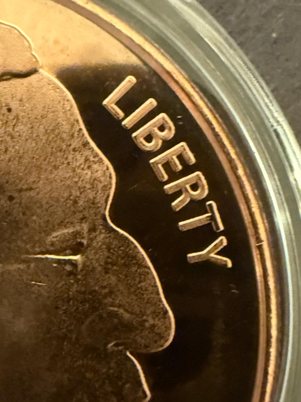 1 oz .999 Fine Copper Buffalo Round w/ Capsule & Display Stand