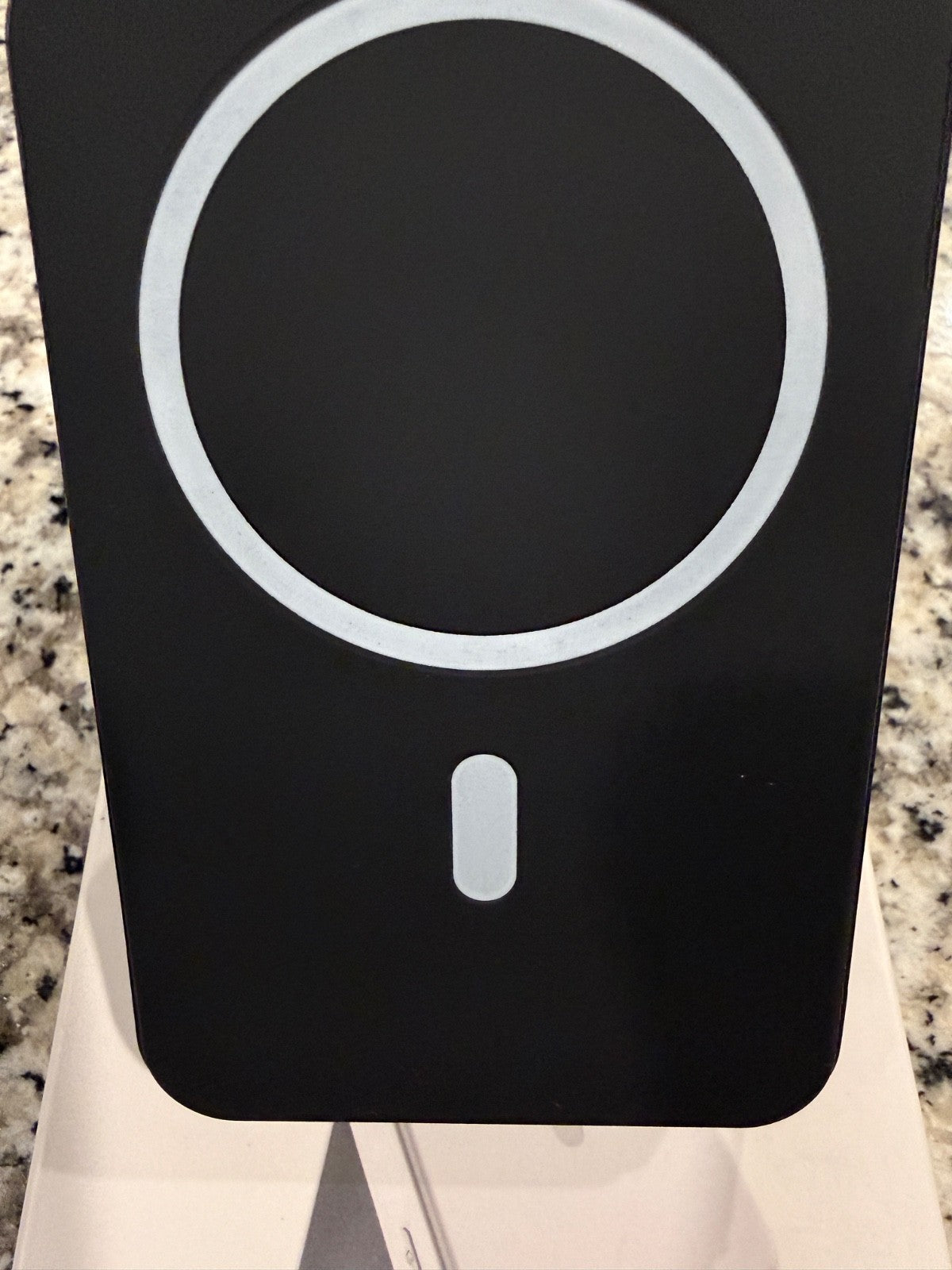 White Magnetic Wireless Power Bank Ultra Thin Portable Charger Fast Charging