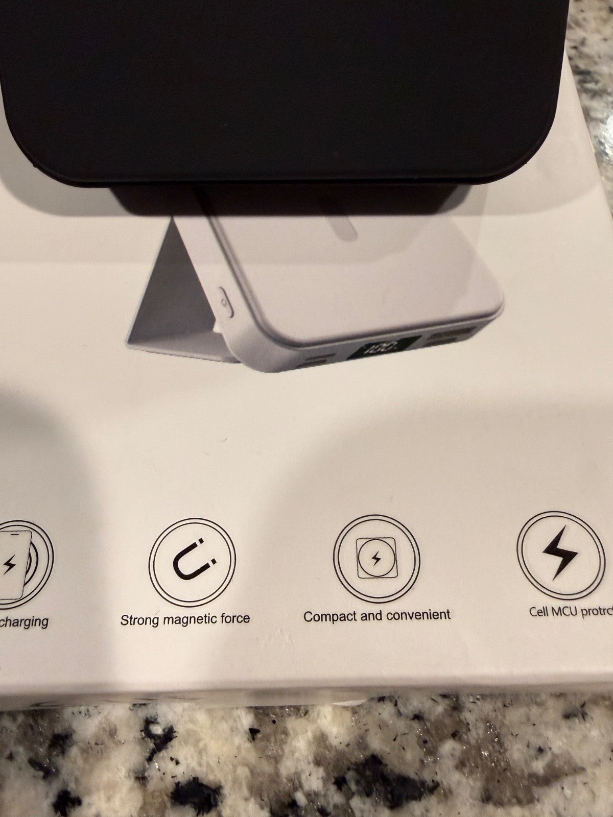 White Magnetic Wireless Power Bank Ultra Thin Portable Charger Fast Charging